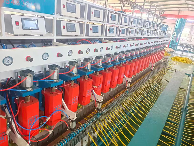 1111山东盛源井下用钢塑复合网试产成功(任明明)